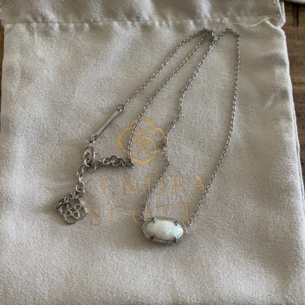 Kendra Scott necklace
